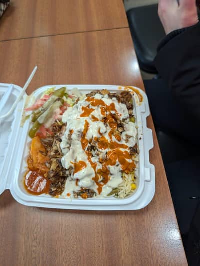 solar panel bahir ka hai yeah car ki battery charge karta hai