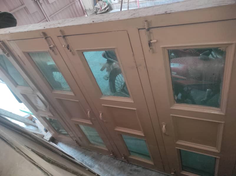 لکڑی کی کھڑکی برائے فروخت ز 1