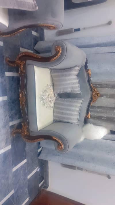 selling almost new furniture