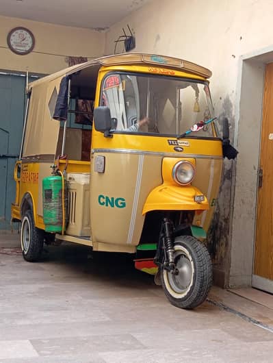 TEZRAFTAR 6 SEATER YELLOW  RICKSHAW.