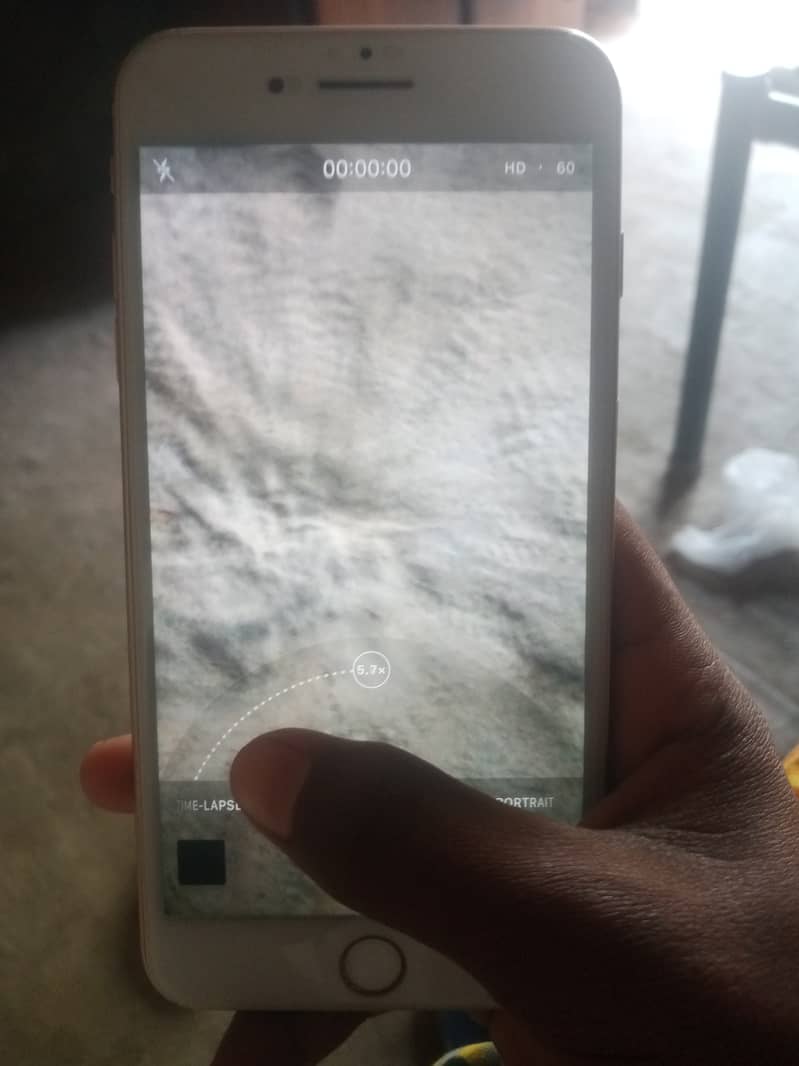 Apple iPhone 8 Plus 4