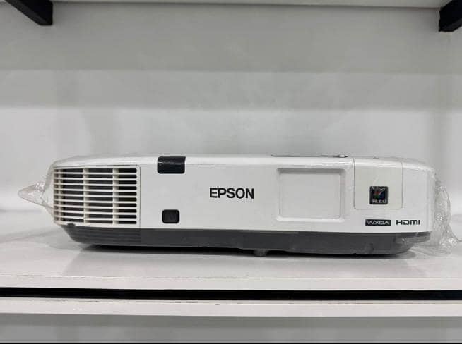 Multimedia Projector 1