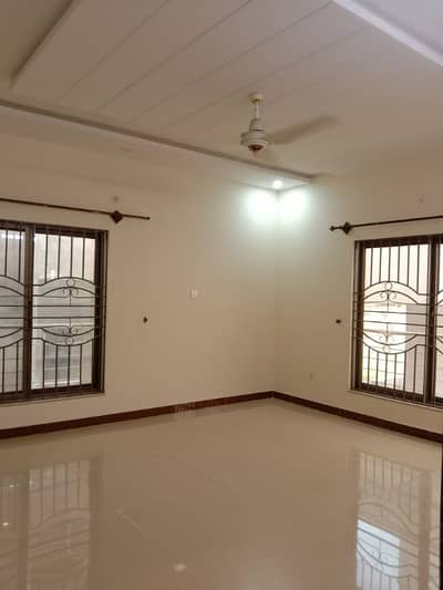 1000 Square Feet Flat For rent In G-13