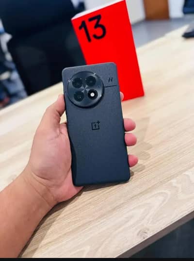 One plus 13 black color 12/256 for sale.