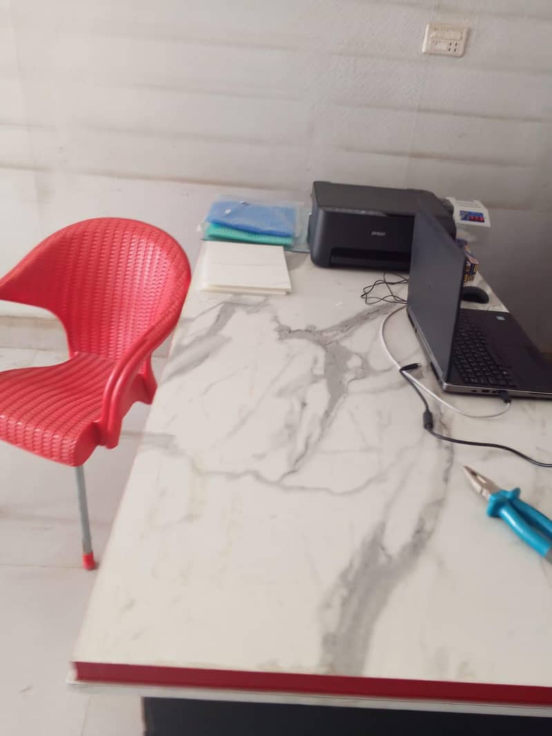 office Table with side Table 0