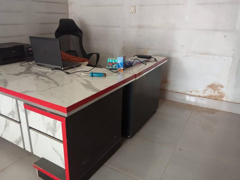 office Table with side Table 4