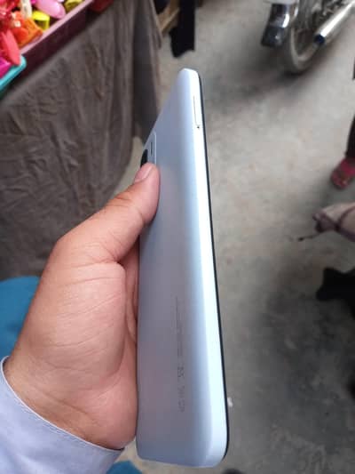 Redmi a2+ he 4/64 box nhi he only mobile