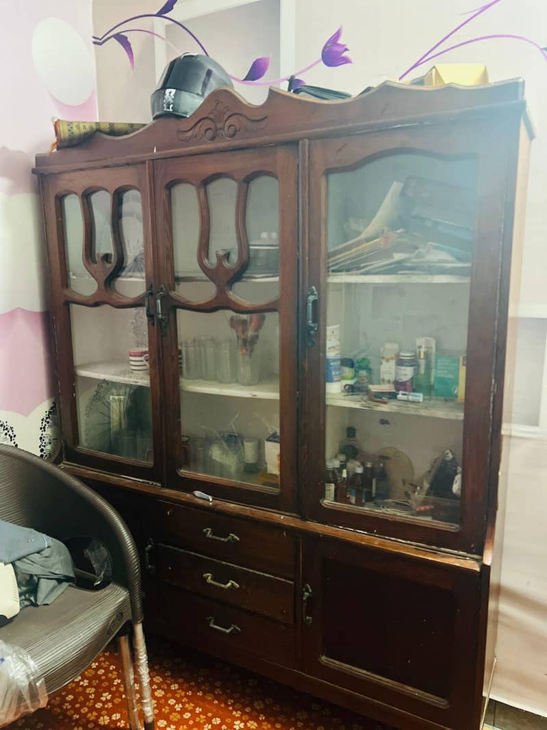 Very urgent sale Wodden Showcase 0