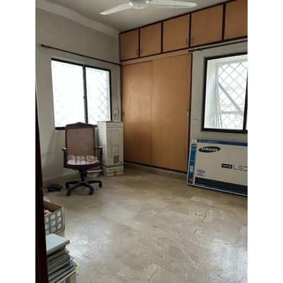 3 Bed DD Apartment For Rent