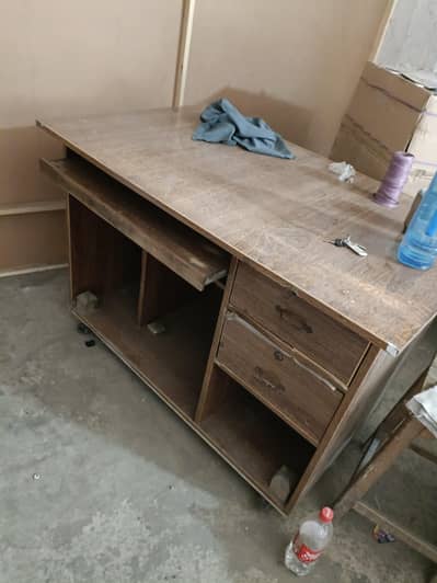 Computer Table Patax 5x2.5 feet with Tyres