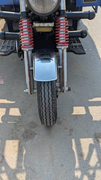 load Raksha 2022 model 200 cc condition 10 by 9