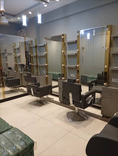 Furnished Men's Parlour Space Available On Rent At Main Bahadurabad Building.