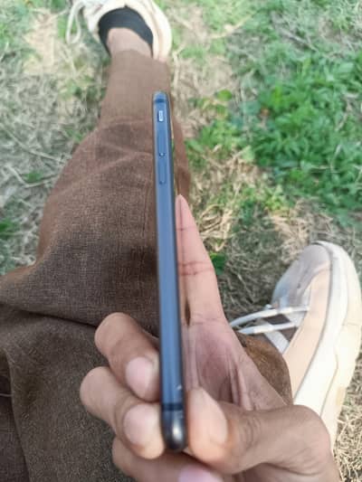 I am selling my phone iPhone 8 128 GB nonpta