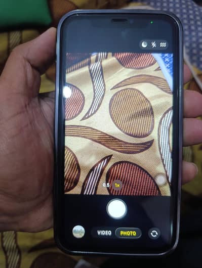 iphone 11 black clr 64 gb.