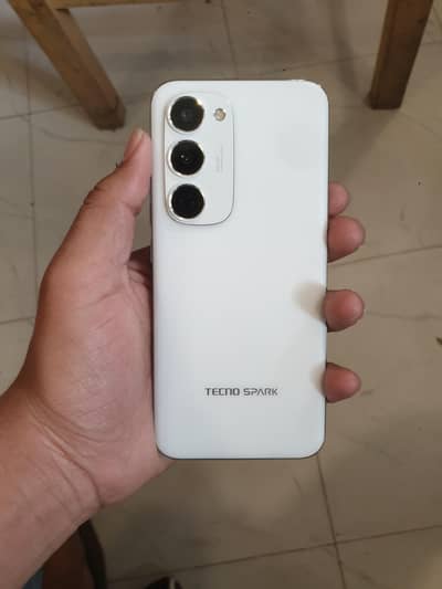 Tecno Spark 40 pro plus