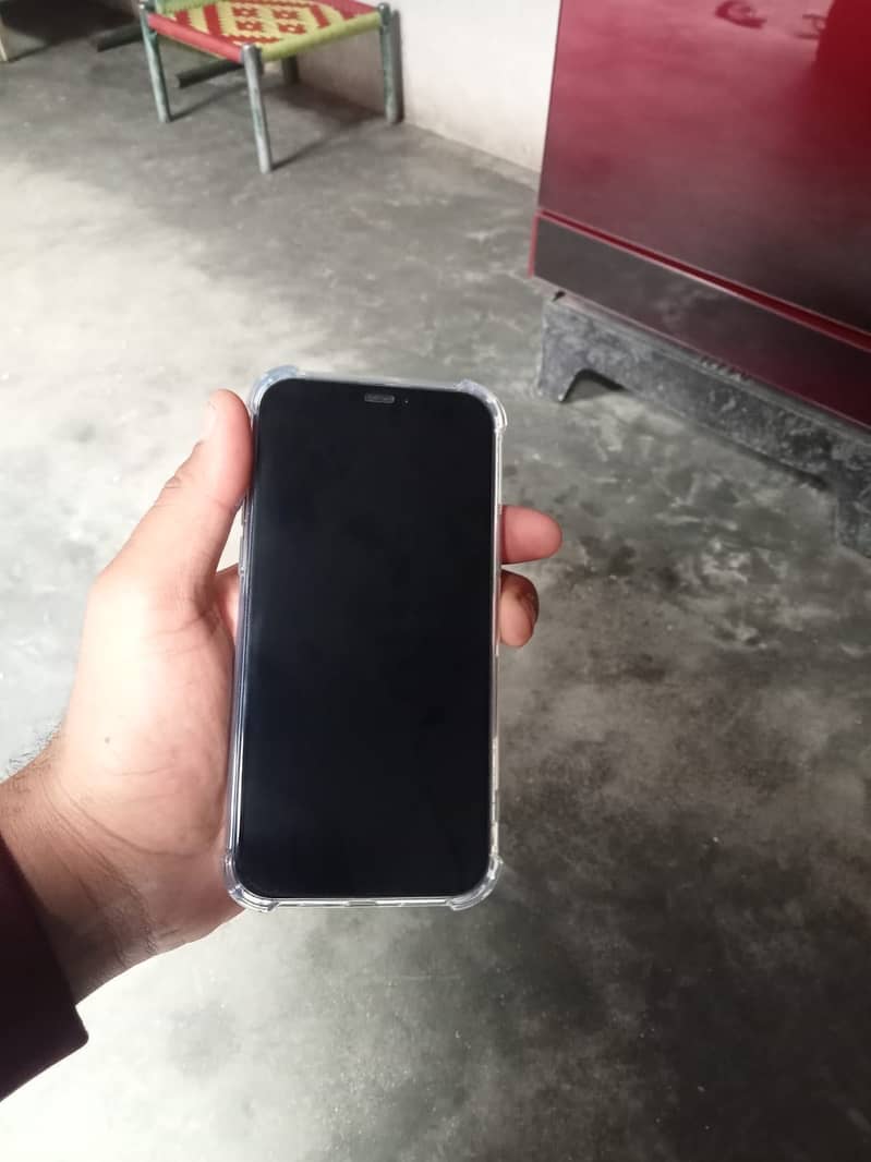iPhone 12 10/10 condition 1