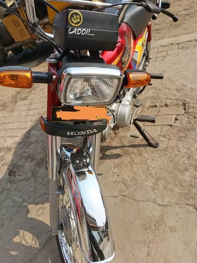 Honda CD70 2025