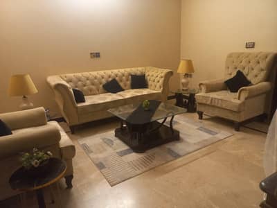 5 SEATER SOFA SET IN   VERY GOOD GOOD CONDITION