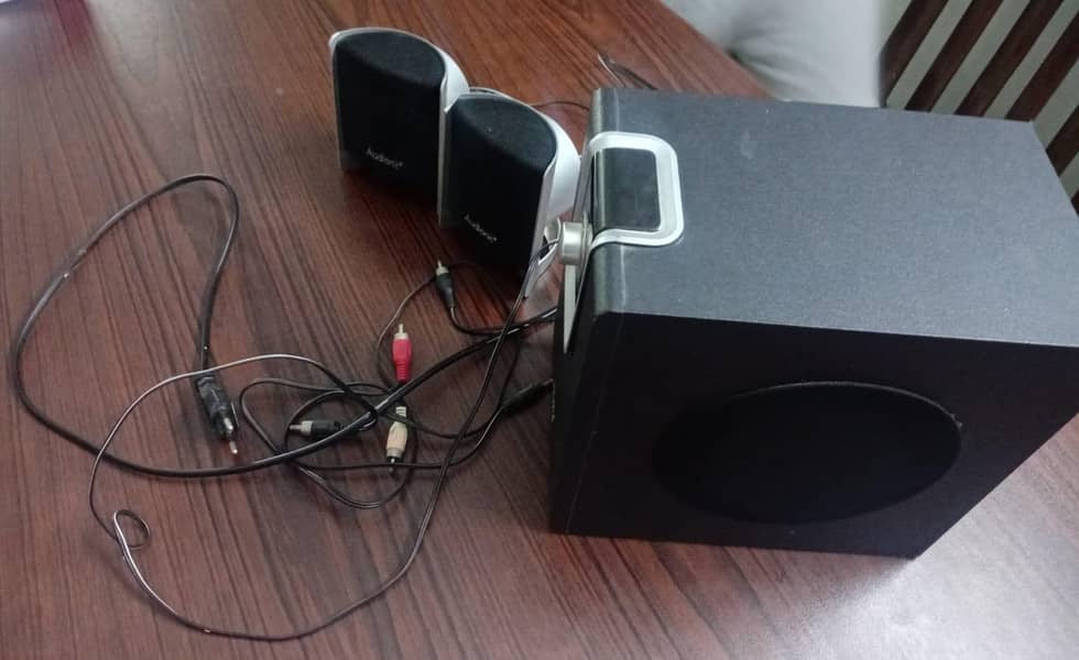 Audionic 2.1 speaker system 1