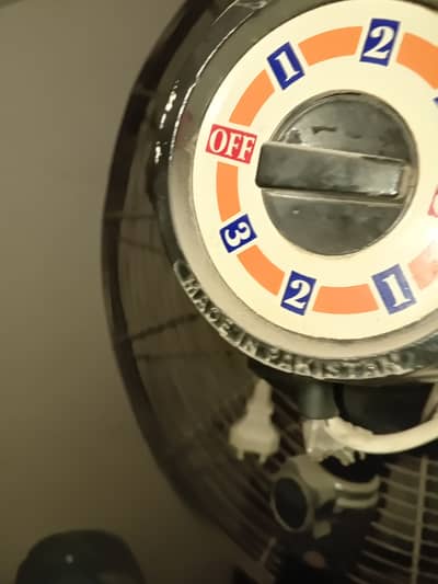 Pedestal fan 1year used