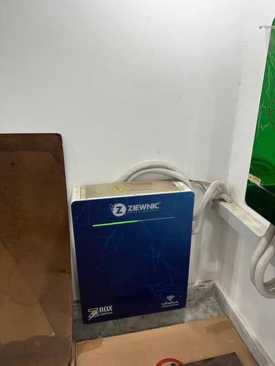 ziewnic z box 100 amp 6 month used