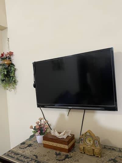 32 inches Led with screen mirror device