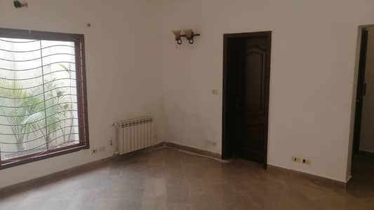 6 Kanal House Ideal Location For Sale