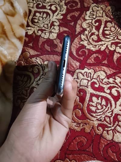 iPhone 8 all condition ok ha.   Baki Rate ka kaam siyada ho gay ga