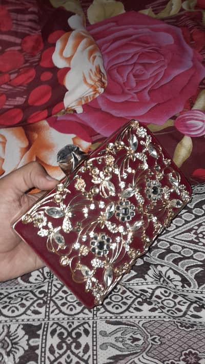 Bridal clutcher