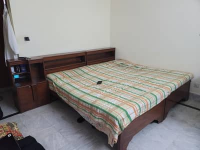 wooden bed set