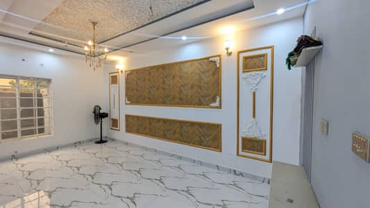 5 MARLA HOUSE FOR RENT IN EDEN BOULEVARD COLLEGE ROAD LAHORE.