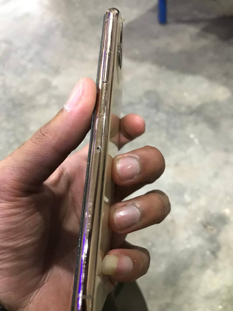 iPhone 11 Pro Max.  jv 3