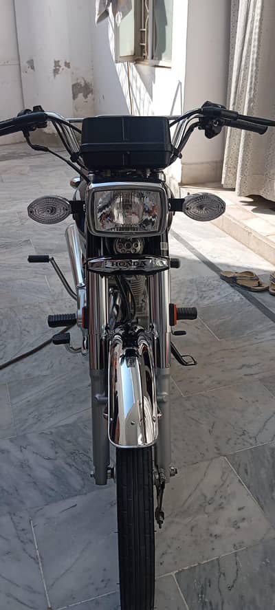 Honda 125 available - urgently for sale - excellent condition