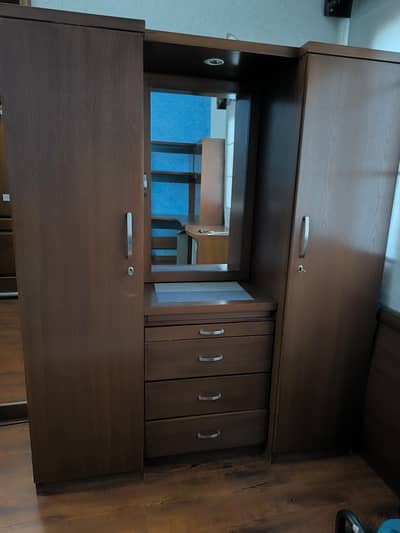 dressing table with 2 cupboards unit
