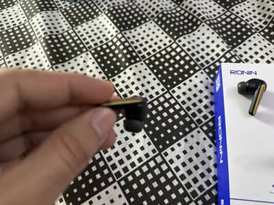Ronin eclipse earbud newly
