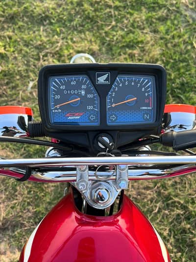 honda 125 just 1000 km used almost new 100% all original