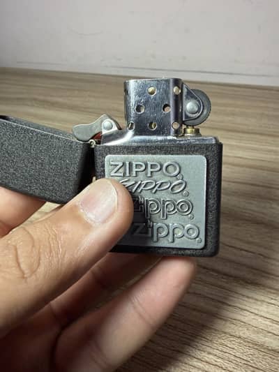 Zippo Black crackle pewter/emblem zippo