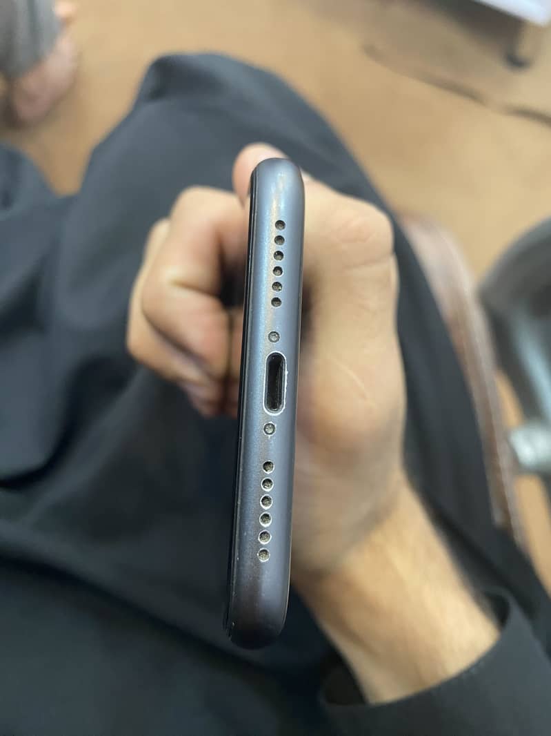 iPhone 11 0