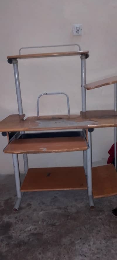 Computer Table. Complete