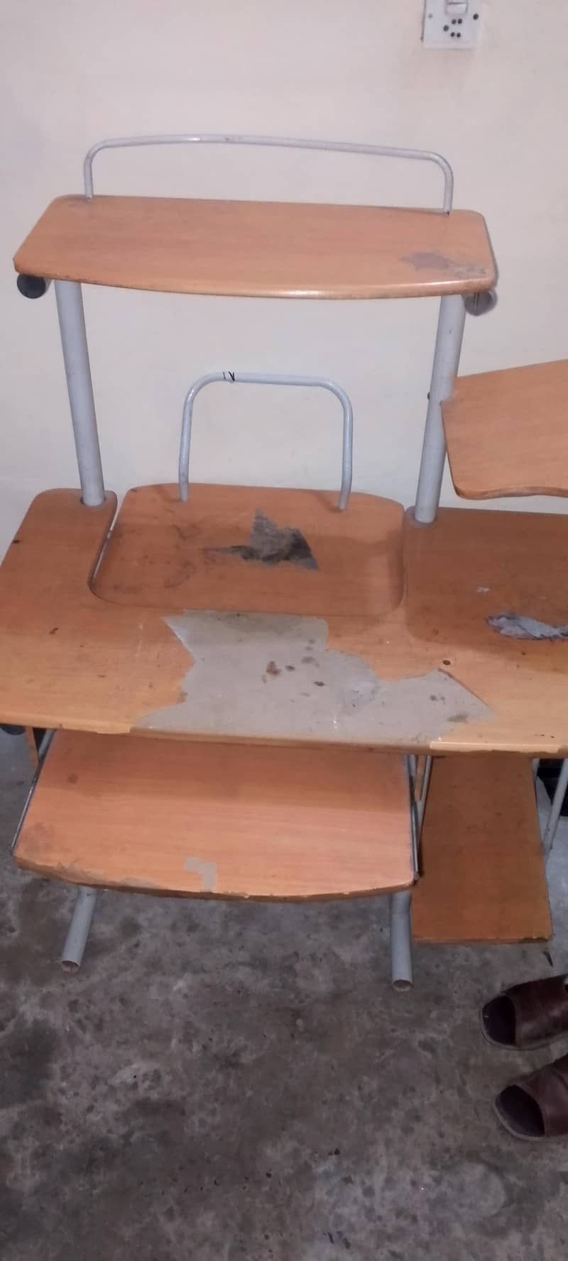 Computer Table. Complete 1