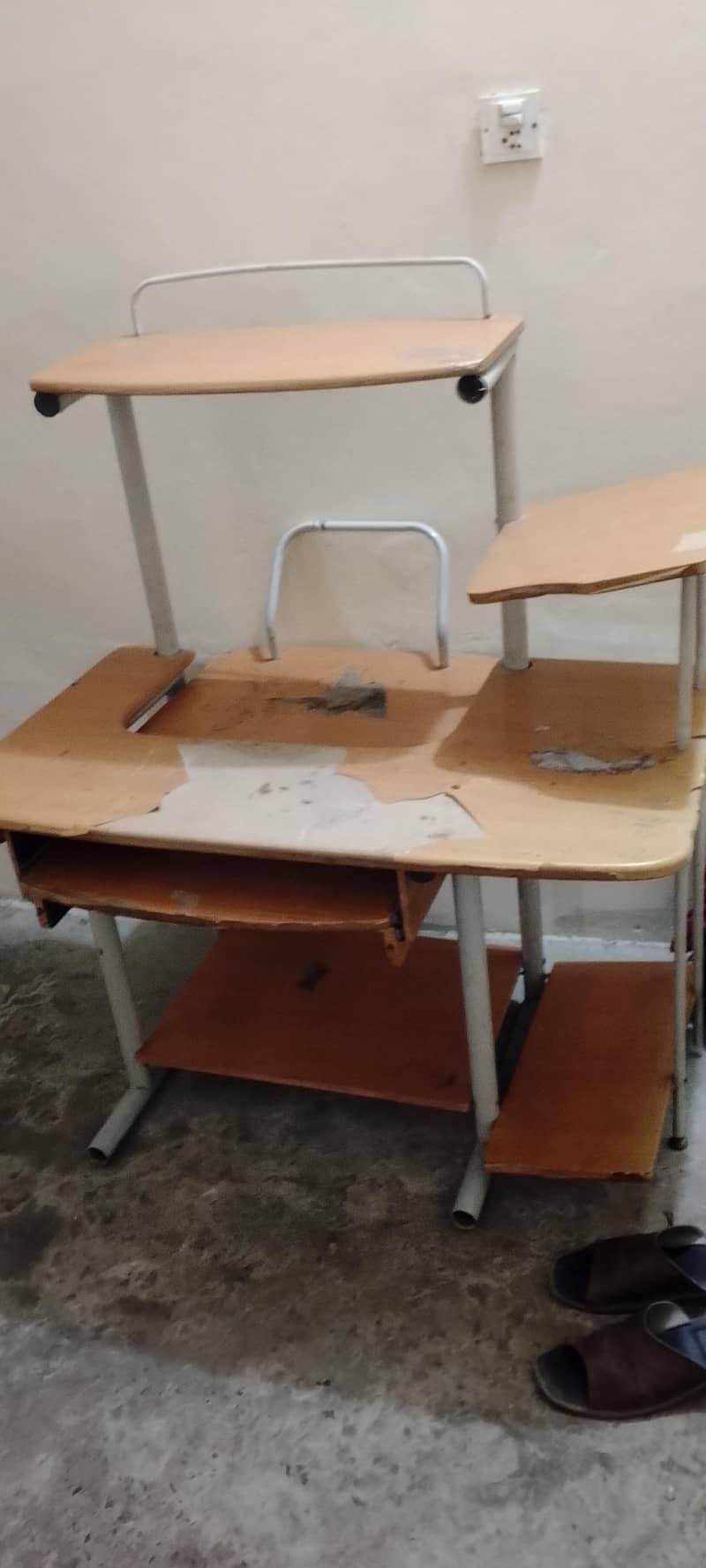 Computer Table. Complete 3