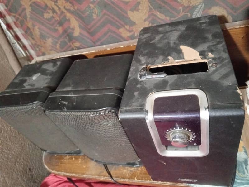 audionic  has speaker 1