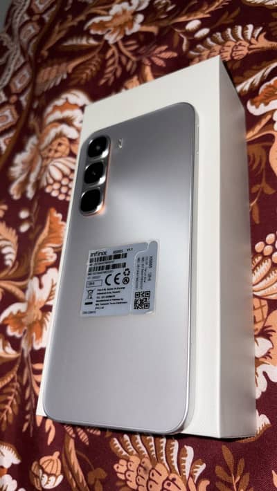 Infinix hot 60pro 8+8GB 128GB