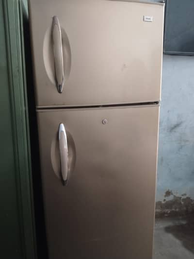 Haier HRF medium size fridge in excellent condition