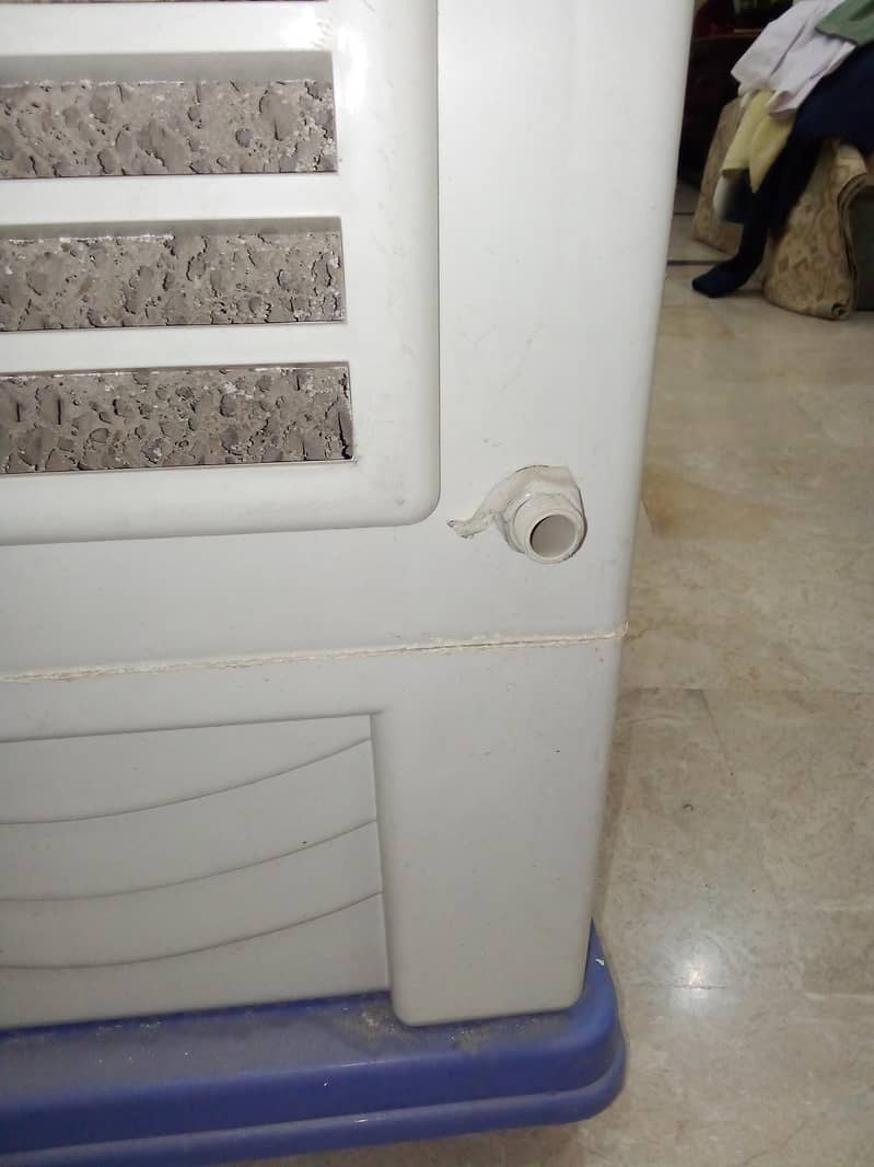 Room cooler 10