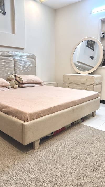 New Designer bed set urgent sale