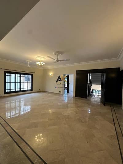 INDEPENDENT BUNGALOW IS AVAILABLE ON THE RENT FOR COMMERCIAL USED AT PECHS BLOCK 2