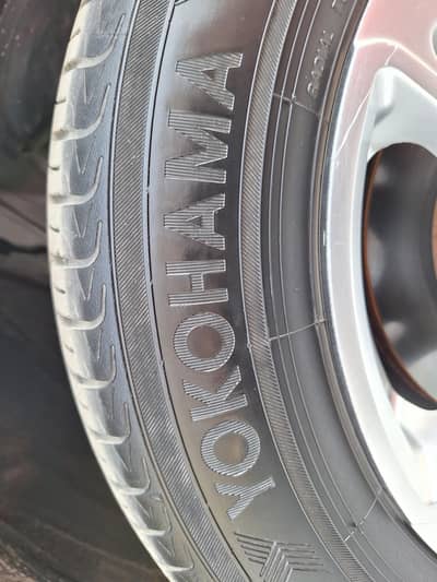 Yokohama Tyre 165/70/R14  (03334445547)