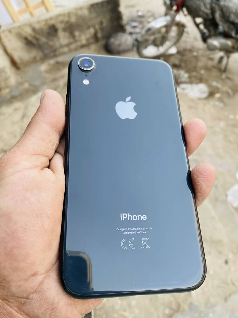 iPhone XR 1