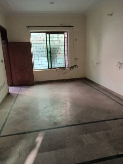 7Marla Double Story House for Rent in Iqbal Town, Lahore   Property Details: - 2spacious bedrooms  - 1 elegant TV lounges  - 1modern kitchens  - car garage - Tile flooring throughout  - Prime location: near Near Market Near Park and Near Mosque      Contact Gilani Estates & Builders, your trusted real estate partner, located in Allama Iqbal Town, Lahore, to schedule a visit and make this property yours!